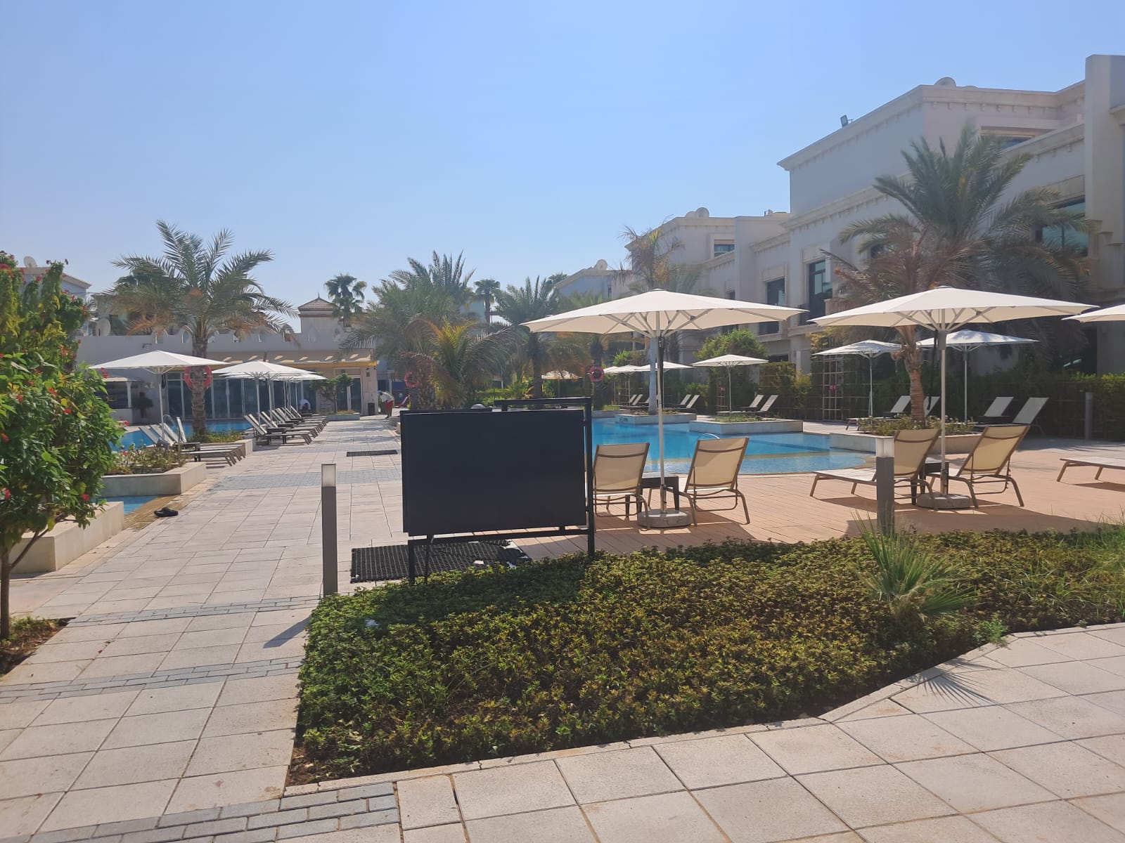 Fortino Pro Umbrellas Installed for a Hotel in Abu Dhabi - photo 2